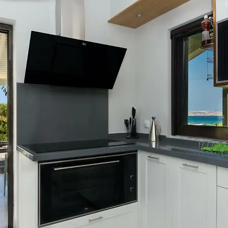 New - Manika - 3br 3ba Pool أيّا فوتيا
