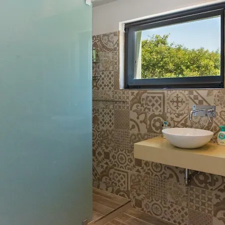 New - Manika - 3br 3ba Pool أيّا فوتيا